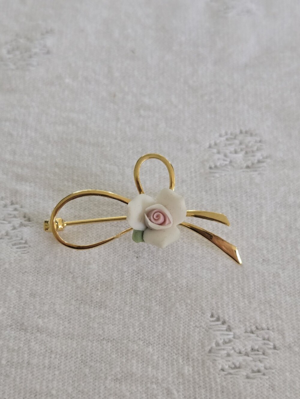 Vintage Gold tone Brooch w Pink Porcelain Flower